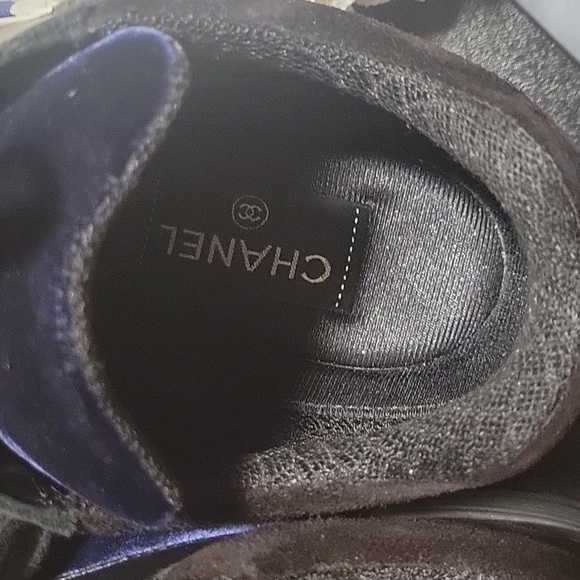 Chanel CC logo sneaker size 37.5 - Picture 12 of 14